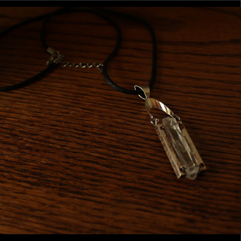 Crystal quartz pendant